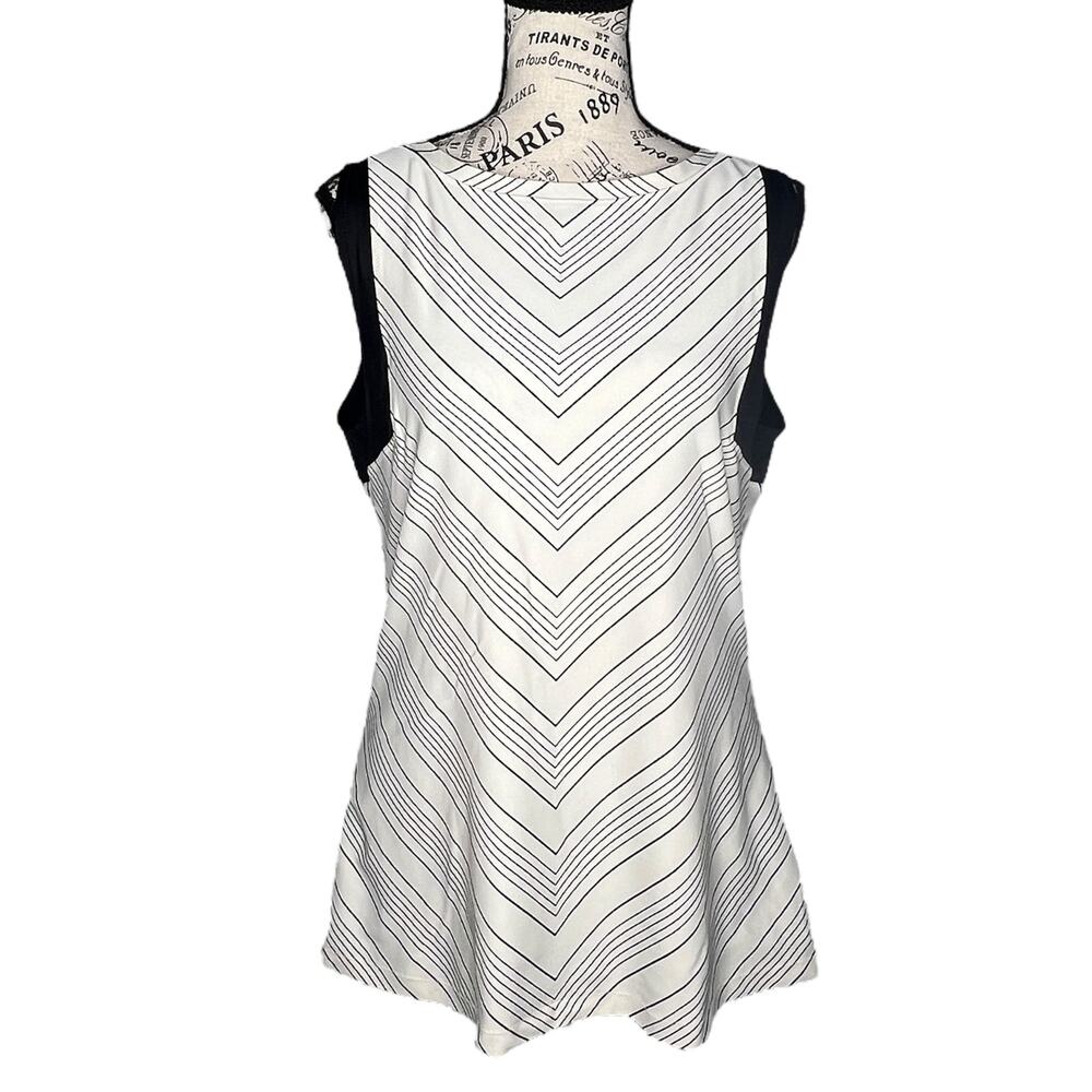 Athleta (L) Chevron Rashguard Lycra Xtra Life Crewneck Slimming Swim Tank Top